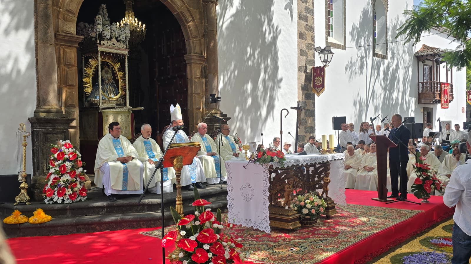 Sergio Rodríguez rinde homenaje a la Virgen de Las Nieves con una ofrenda centrada en la solidaridad, la reconstrucción y la atención social