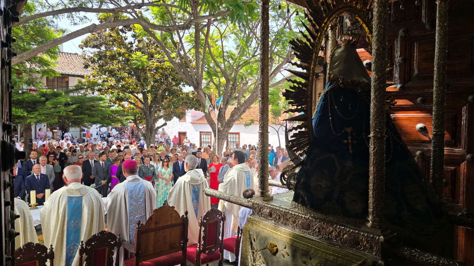Sergio Rodríguez rinde homenaje a la Virgen de Las Nieves con una ofrenda centrada en la solidaridad, la reconstrucción y la atención social