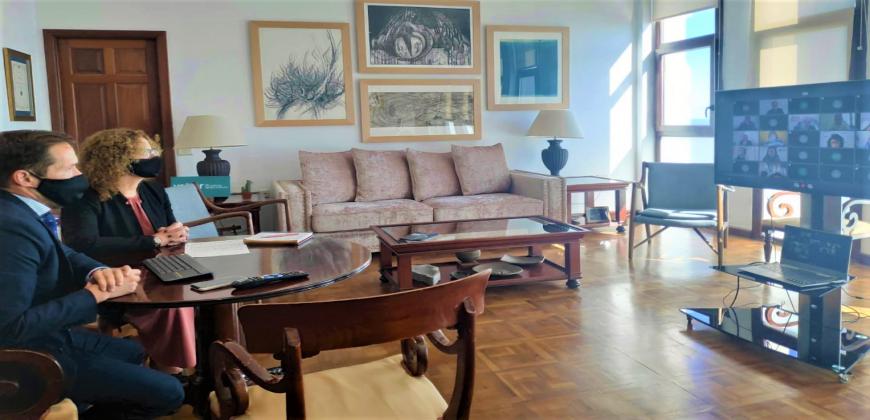 El presidente del Cabildo de La Palma, Mariano H. Zapata, y la consejera de Acción Social, Nieves Hernández