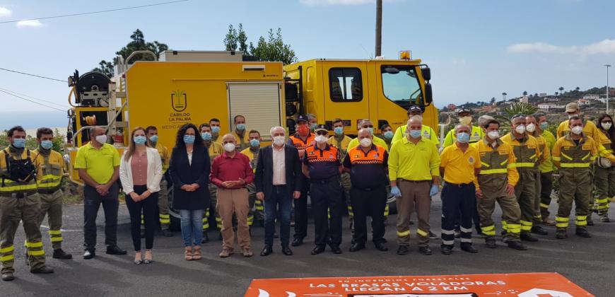 Las consejeras de Medio Ambiente y Seguridad y Emergencias, María Rodríguez y Nieves Rosa Arroyo, junto con el dispositivo de emergencias