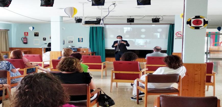 Acción Social impulsa acciones formativas para concienciar sobre abuso y maltrato en la vejez 