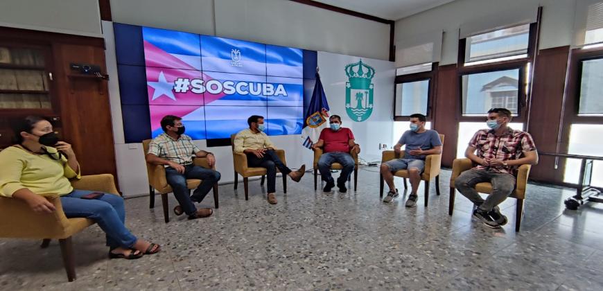 El Cabildo recibe a los representantes del colectivo de cubanos de la isla de La Palma