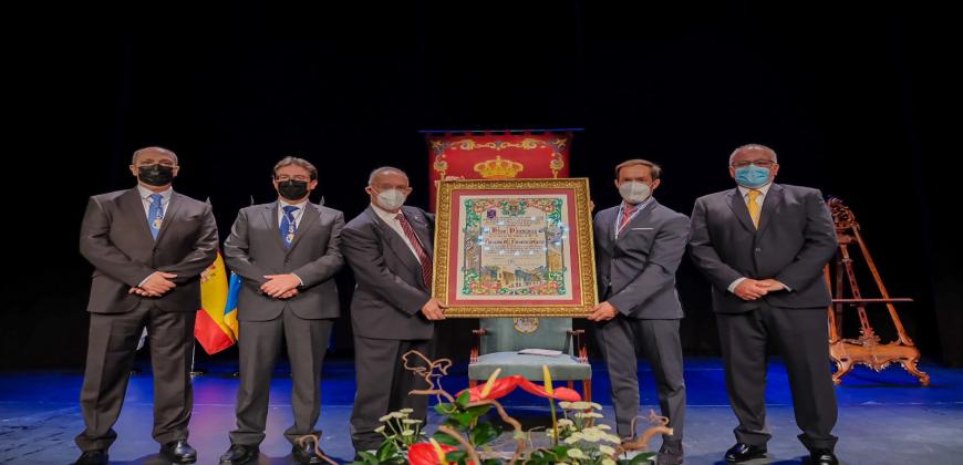 Fernando Fernández recibe el reconocimiento de su Isla como Hijo Predilecto