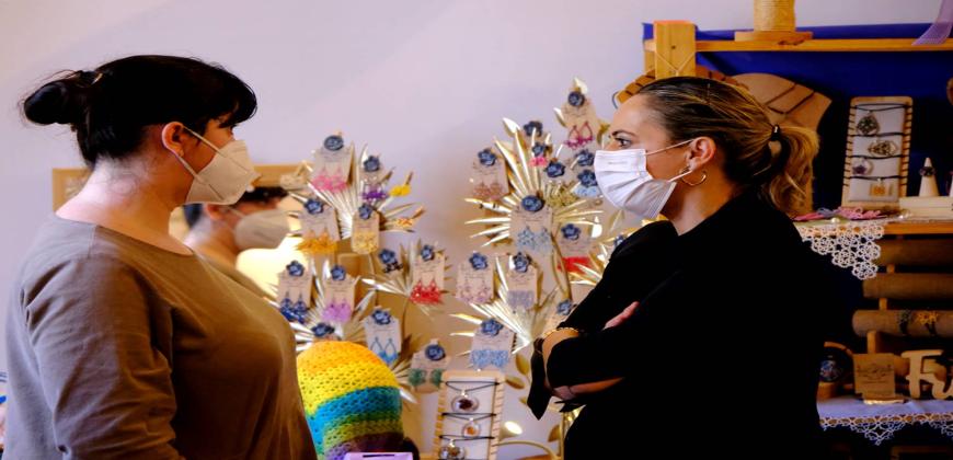 Más de treinta artesanos participan en la Muestra de Navidad organizada por el Cabildo 