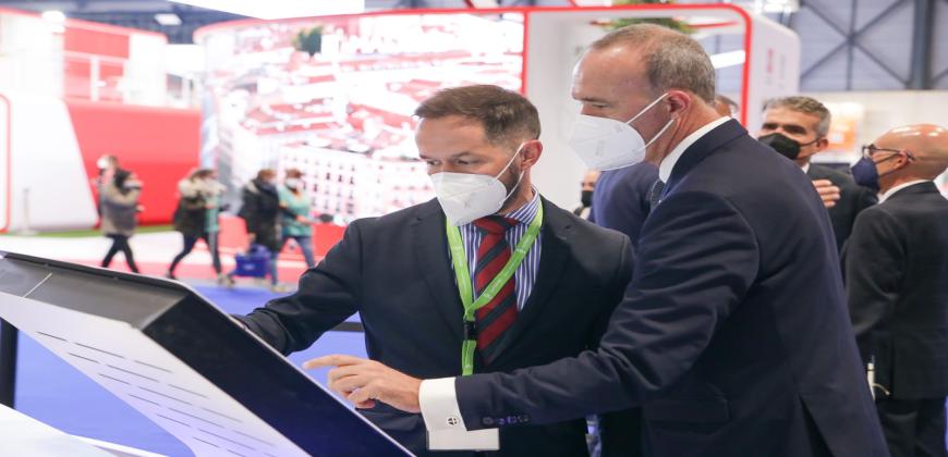 Mariano Zapata y Raúl Camacho en el stand de La Palma en Fitur 2022