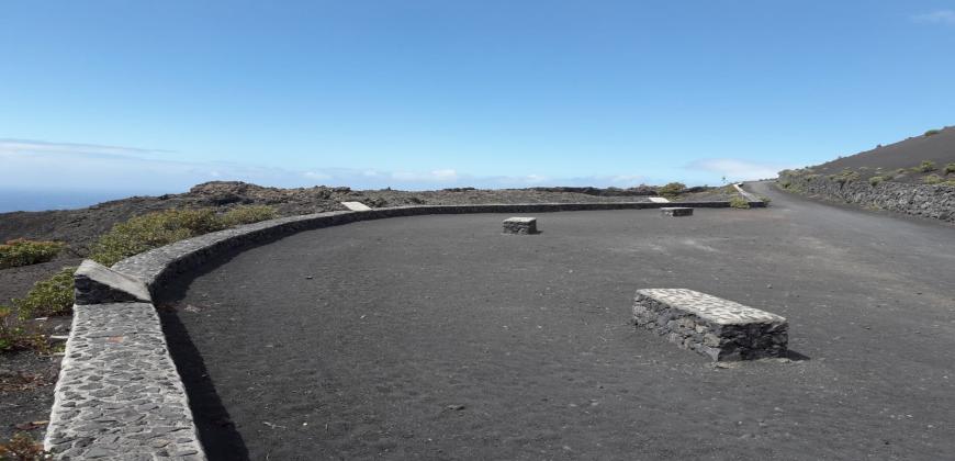 El Cabildo habilita un nuevo mirador hacia el Volcán Teneguía 