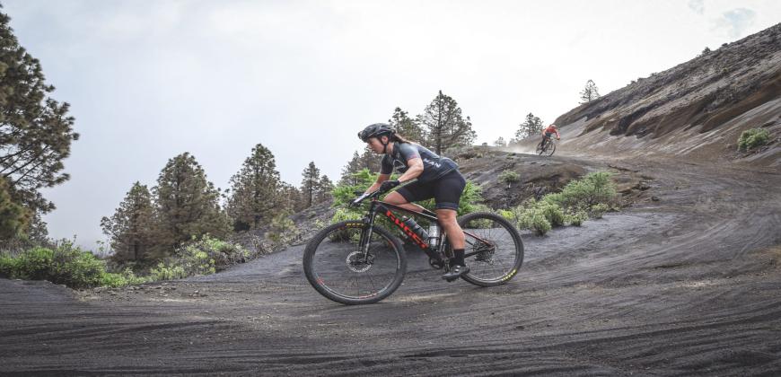 Transvulcania Bike ofrece un espectáculo deportivo sobresaliente que hace renacer  a senderos y pistas afectados por el volcán
