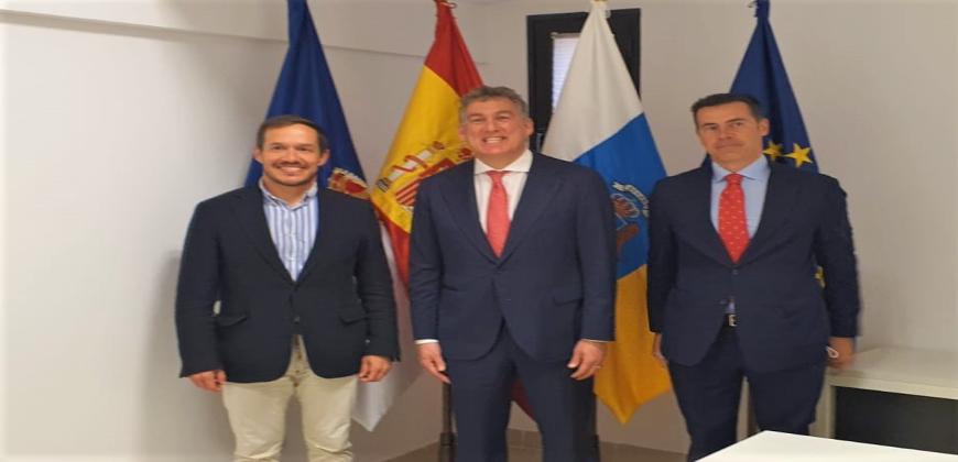 Mariano Zapata recibe al CEO de Vodafone España para analizar la situación de La Palma tras la erupción