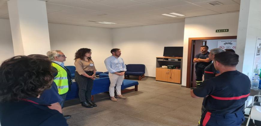 El presidente del Cabildo agradece la labor del Parque de Bomberos del Aeropuerto durante la crisis volcánica