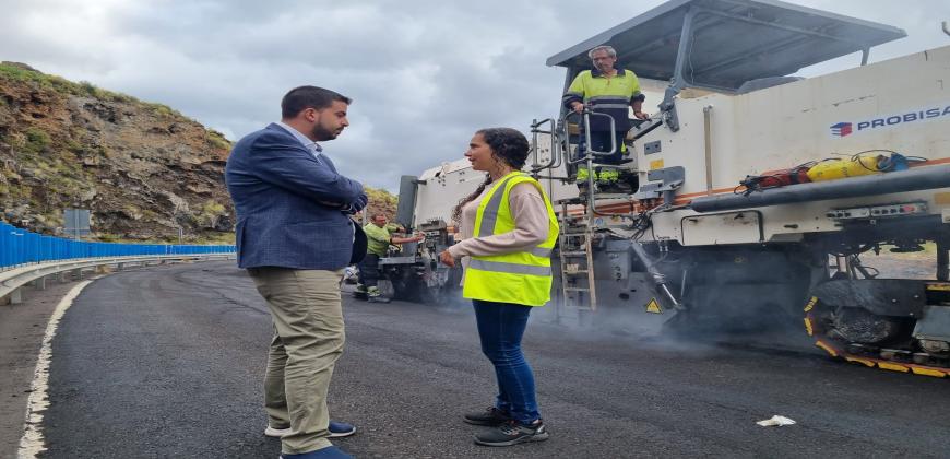 El Cabildo de La Palma reabre en doble sentido la carretera de La Grama este sábado 