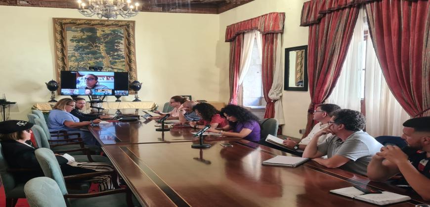 Hernández pone en valor el “importante papel que ha jugado el Cabildo de La Palma para el bienestar de las personas durante la emergencia volcánica”