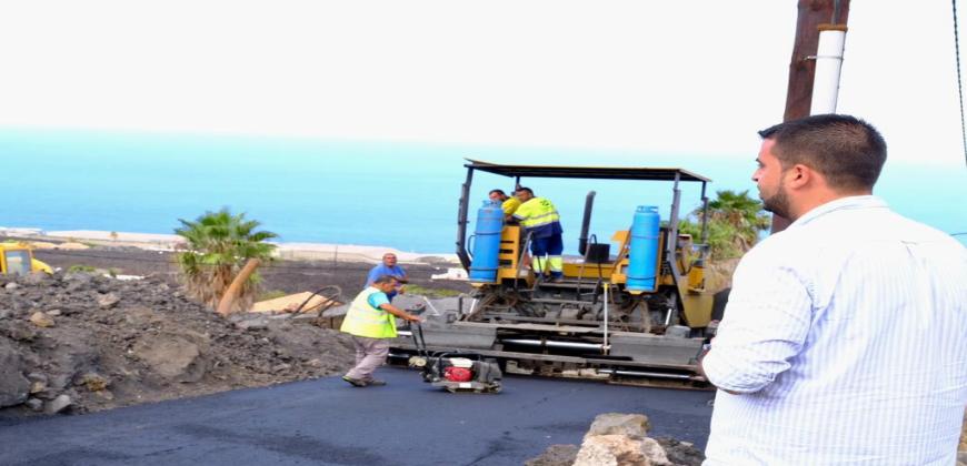 El Cabildo asfalta el camino de La Majada, recuperado de las coladas