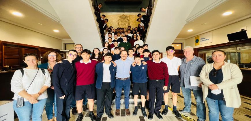 El Cabildo participa en la conmemoración del aniversario de La Constitución celebrando un pleno con escolares 