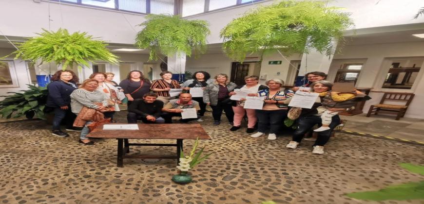 El Cabildo entrega 19 nuevos carnés de artesano de La Palma