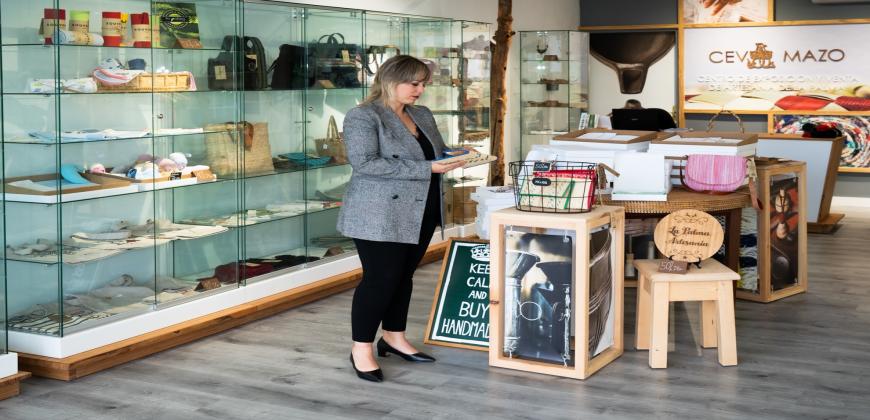 El Cabildo impulsa un proyecto de dinamización y asesoramiento para las personas artesanas de la Isla