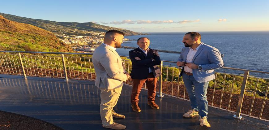 El Cabildo recupera una zona degradada en La Grama y la convierte en un atractivo mirador del este de La Palma