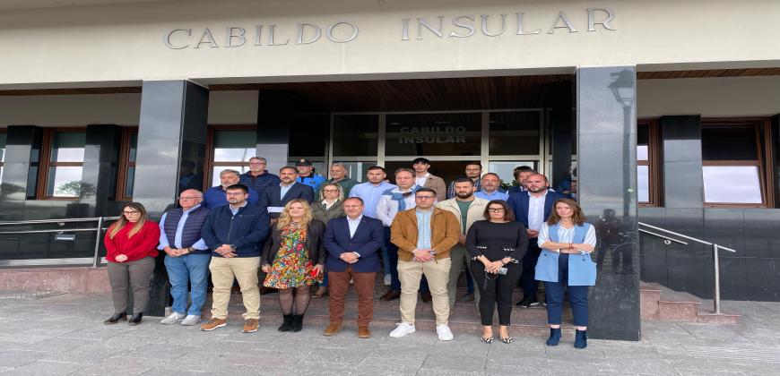 Las administraciones palmeras guardan un minuto de silencio en recuerdo de las víctimas del incendio de Valencia