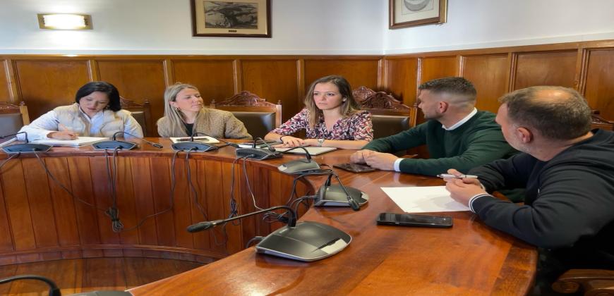 El Cabildo mantiene encuentros con todos los ayuntamientos de la Isla para abordar la transformación digital, el comercio y la promoción económica