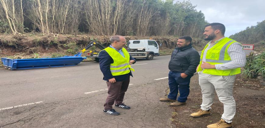 El Cabildo mejora la seguridad vial y embellece márgenes de las carreteras y espacios públicos de La Palma