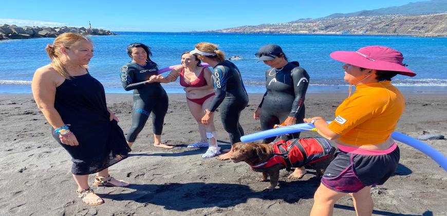 Ángeles Fernández visitando a los participantes del programa Ensalítrate