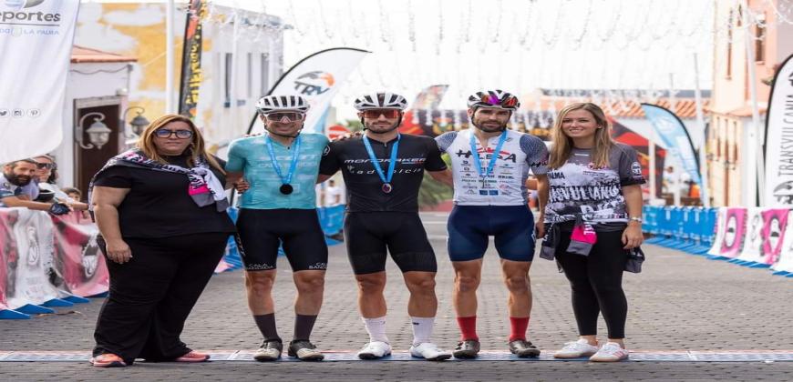 Pedro Rodríguez y Tessa Kortekaas triunfan en la modalidad larga de Transvulcania Bike