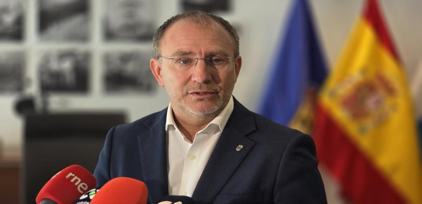 El presidente acerca la institución a la ciudadanía desplazando su oficina una vez al mes a Puntagorda, Fuencaliente y San Andrés y Sauces 