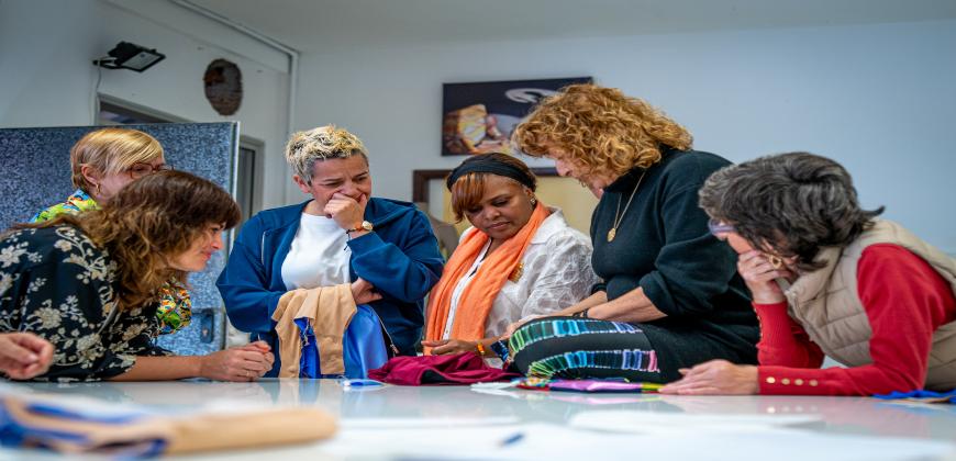 Isla Bonita Moda reafirma su compromiso con la formación y capacitación de los talentos palmeros en el área de la creación textil  en moda baño 