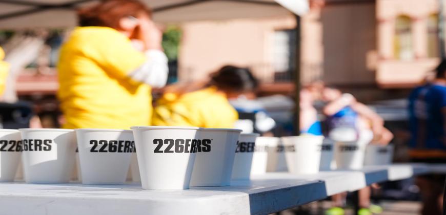 El quince aniversario de la Transvulcania adidas TERREX irá de nuevo de la mano de 226ERS, la marca especializada de mayor prestigio dentro del segmento del mercado deportivo continúa patrocinando el evento con el fin de dar el soporte necesario a los participantes en esta edición tan especial para cubrir sus necesidades energéticas y poder rendir en las mejores condiciones.  226ERS es una marca con 15 años en el sector de la suplementación deportiva especializada en deportes de resistencia y la reducción d