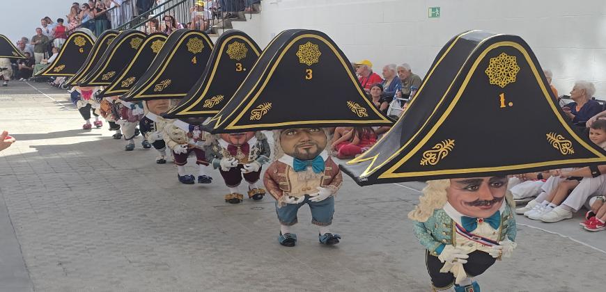 El Cabildo lleva la Danza de los Enanos a 300 mayores residentes en centros de la Isla