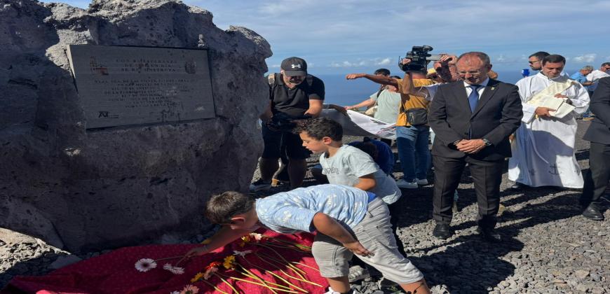 Monolito en honor a Todoque. 