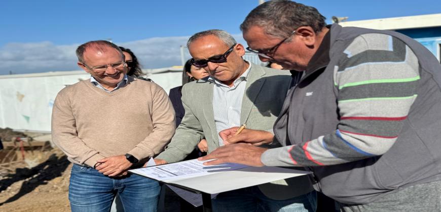 Las palas ya trabajan en la demolición del colegio de La Laguna