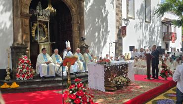 Sergio Rodríguez rinde homenaje a la Virgen de Las Nieves con una ofrenda centrada en la solidaridad, la reconstrucción y la atención social