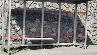 El Cabildo de La Palma concluye la instalación de diez nuevas marquesinas urbanas en cinco municipios de la isla